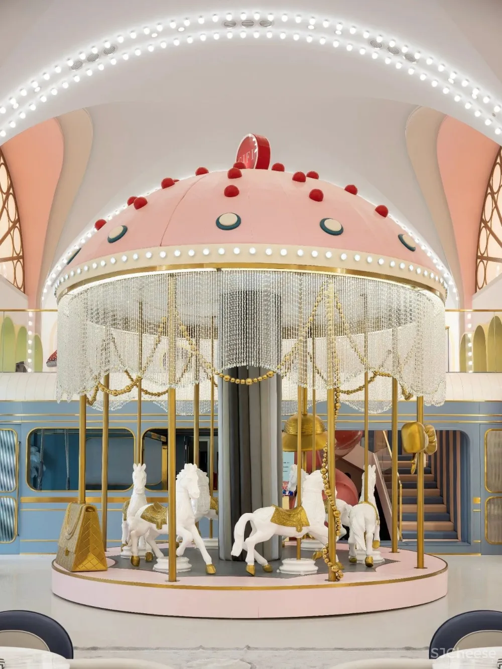 CLV赛拉维×旭辉:旋转的梦幻空间,唤回童心世界!