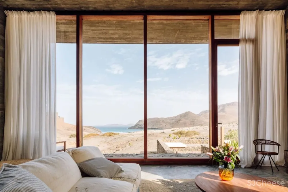 在火山底建造的“亲密”别墅；卫生间不装窗帘，根本不在乎路过的人！你敢住吗？【A963第2186期】