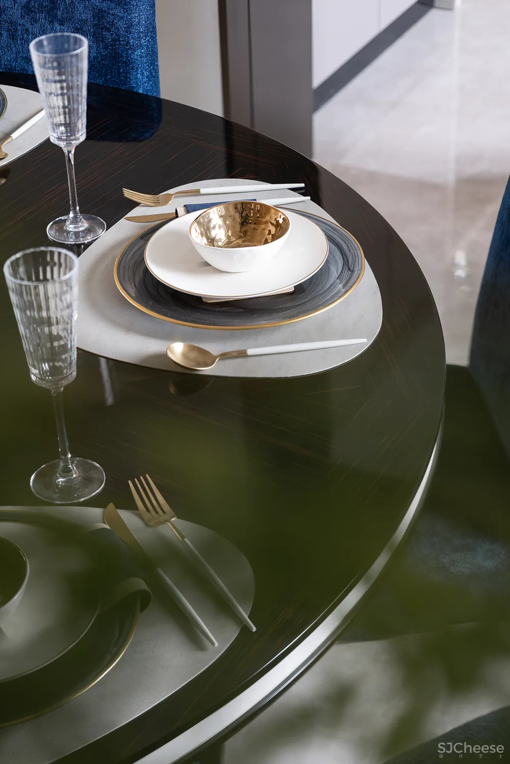 大气精致的155㎡住宅，一抹蓝色唤醒时尚气息！