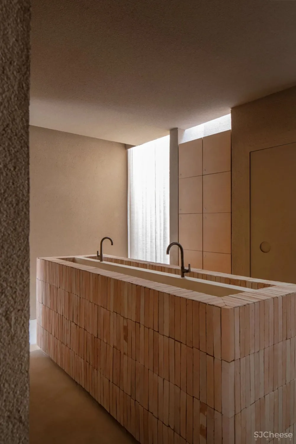 MNMA STUDIO在圣保罗的TERRACOTTA梦想中的两种热带风情。