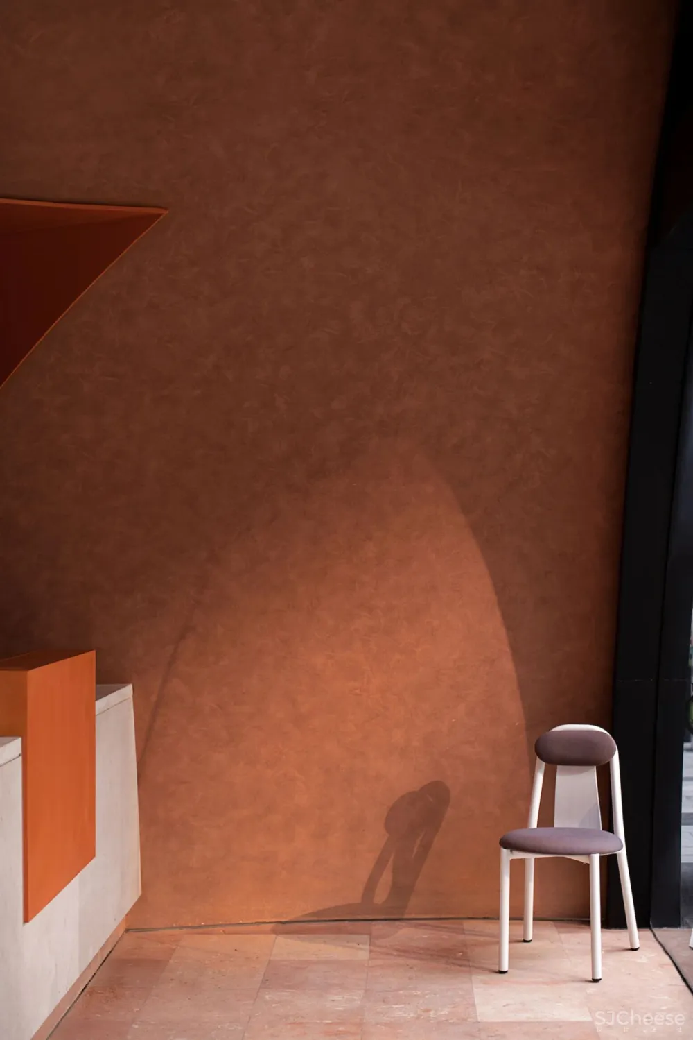 火山石 红砖,47㎡球形空间的暧昧与冲突!