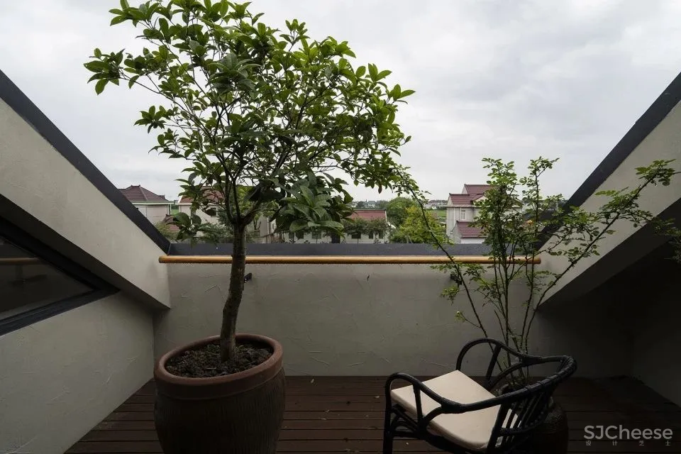 非典型性反乌托邦乡建 面向田野的住宅 空格建筑