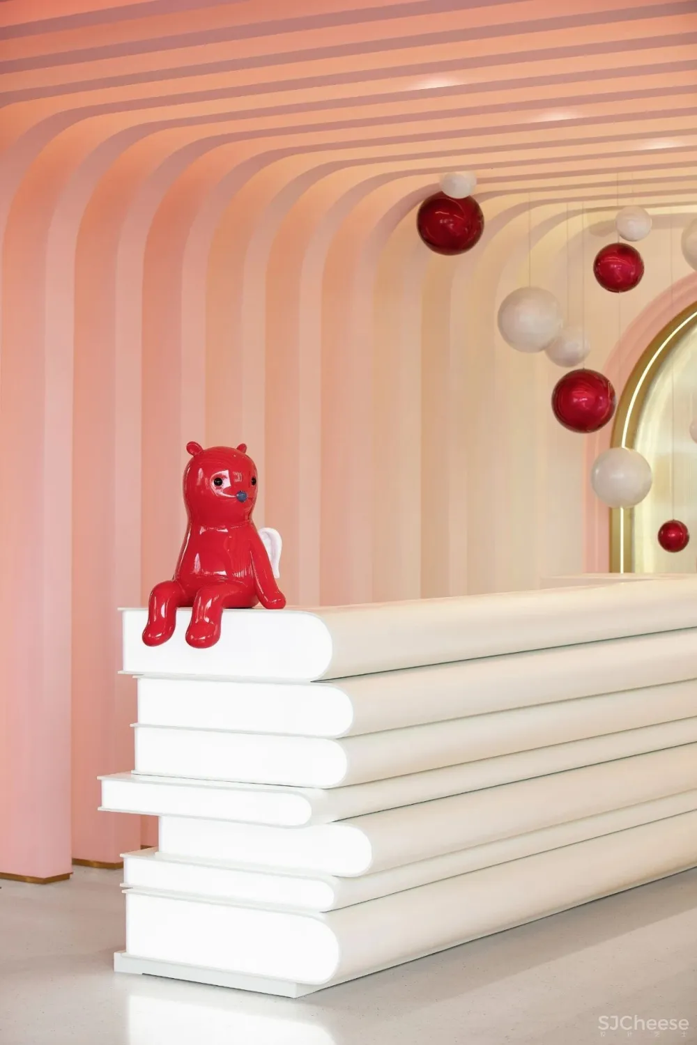 CLV赛拉维×旭辉:旋转的梦幻空间,唤回童心世界!