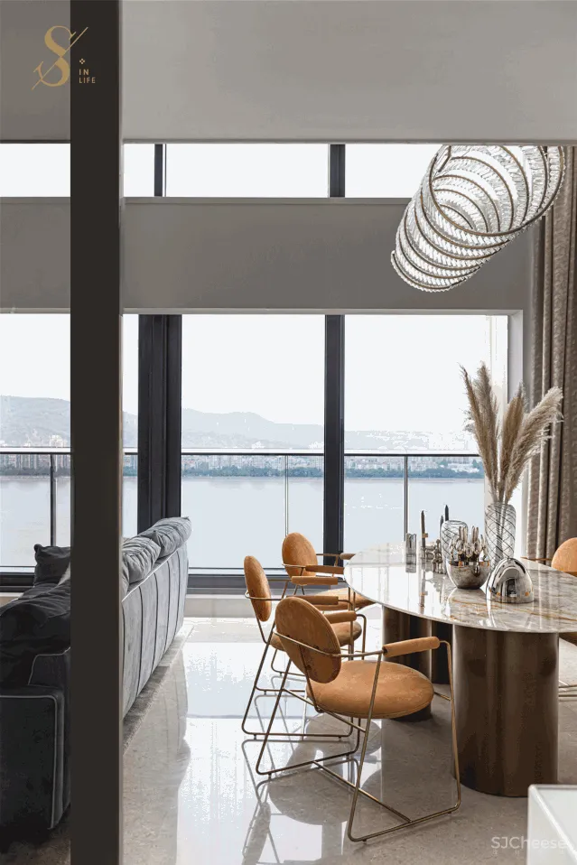 柳岸晓风顶楼跃层，精致无边，家是居者的精神延伸 s