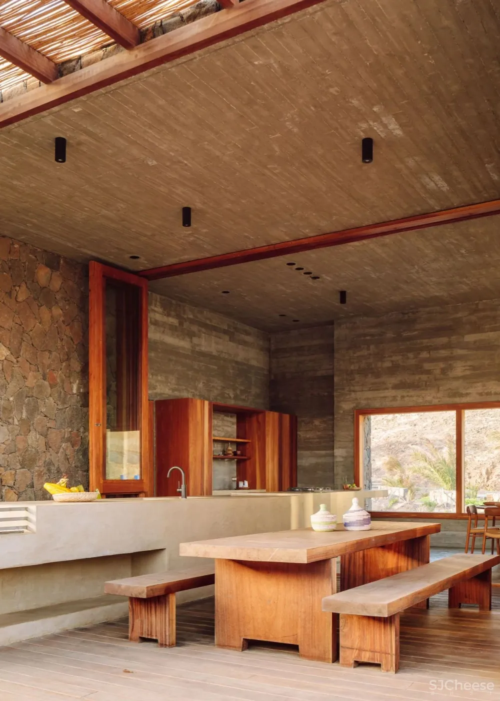 在火山底建造的“亲密”别墅；卫生间不装窗帘，根本不在乎路过的人！你敢住吗？【A963第2186期】