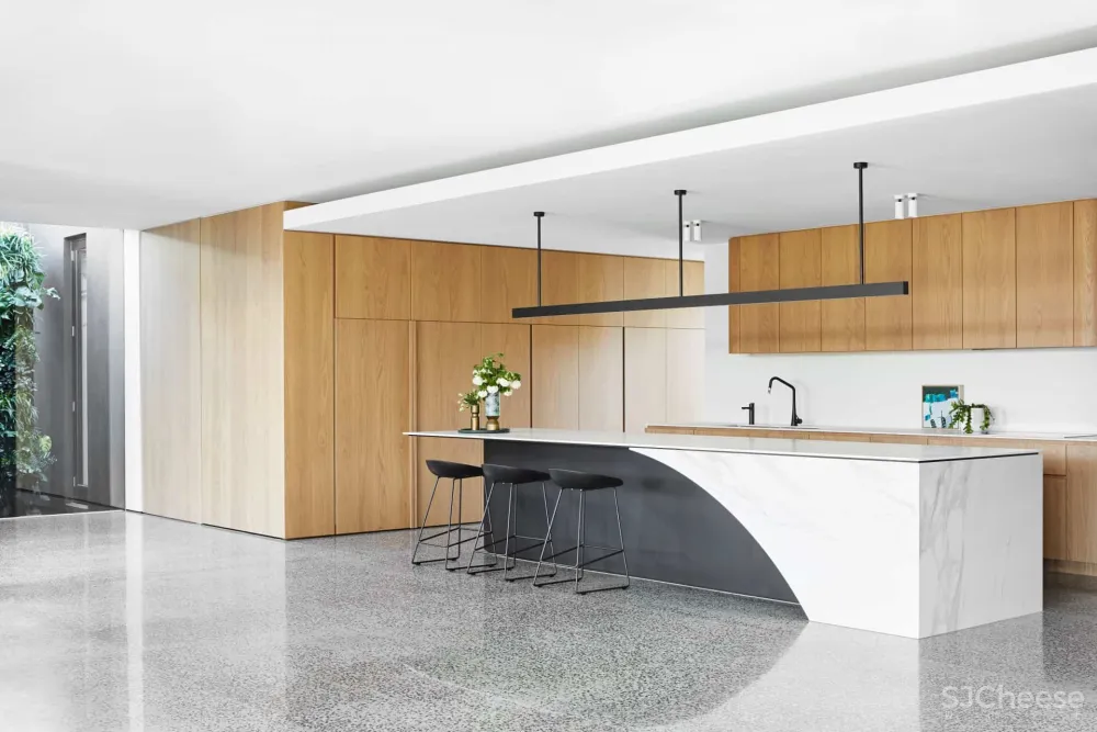 精致而富有细节的极简主义 Mckimm新作