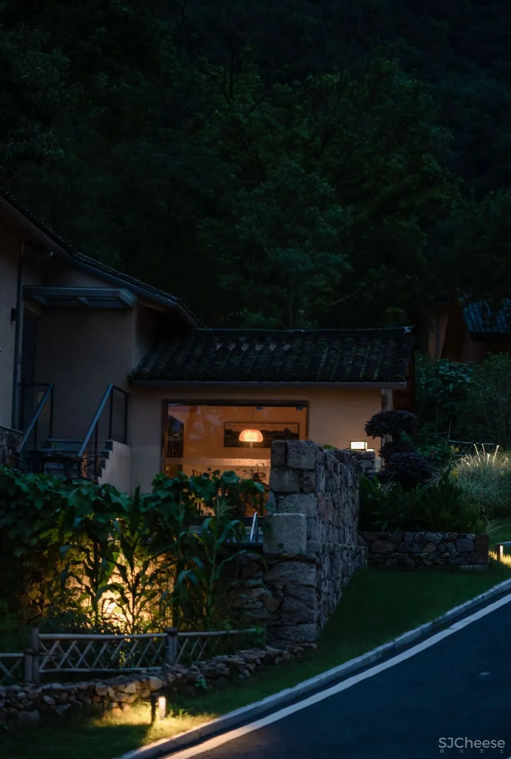 云里安凹：从14户普通民房到142亩精致山居，一座平凡村落的进化史