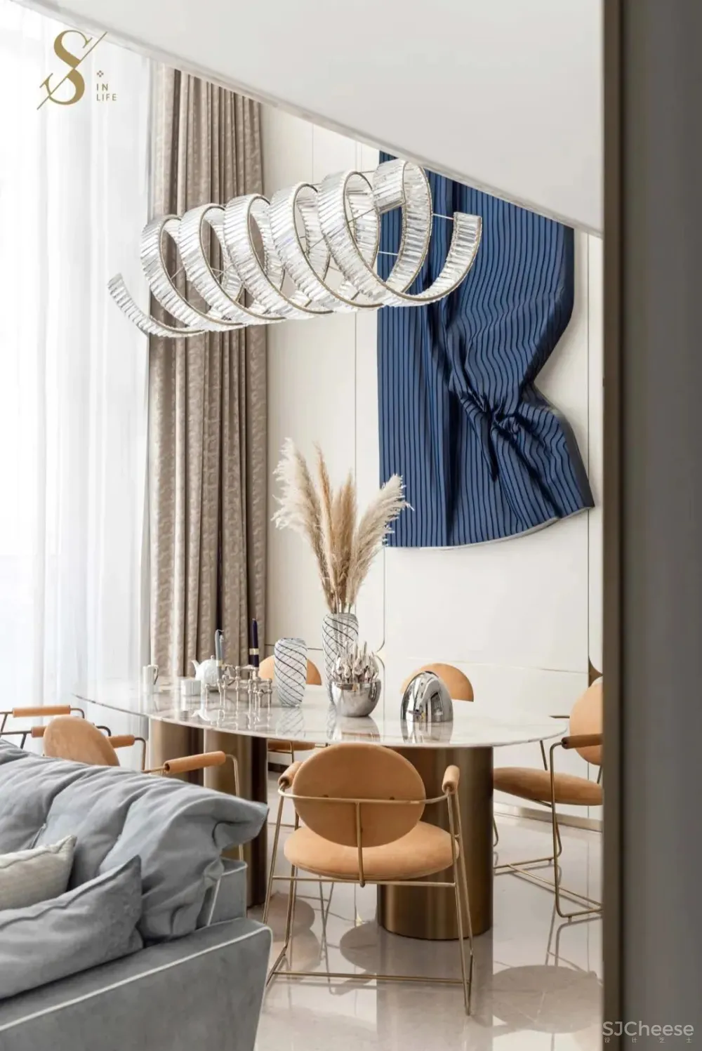 柳岸晓风顶楼跃层，精致无边，家是居者的精神延伸 s