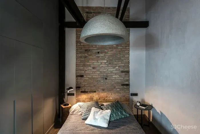 一半现代时髦一半原始衰败，这是一个精分的业主？