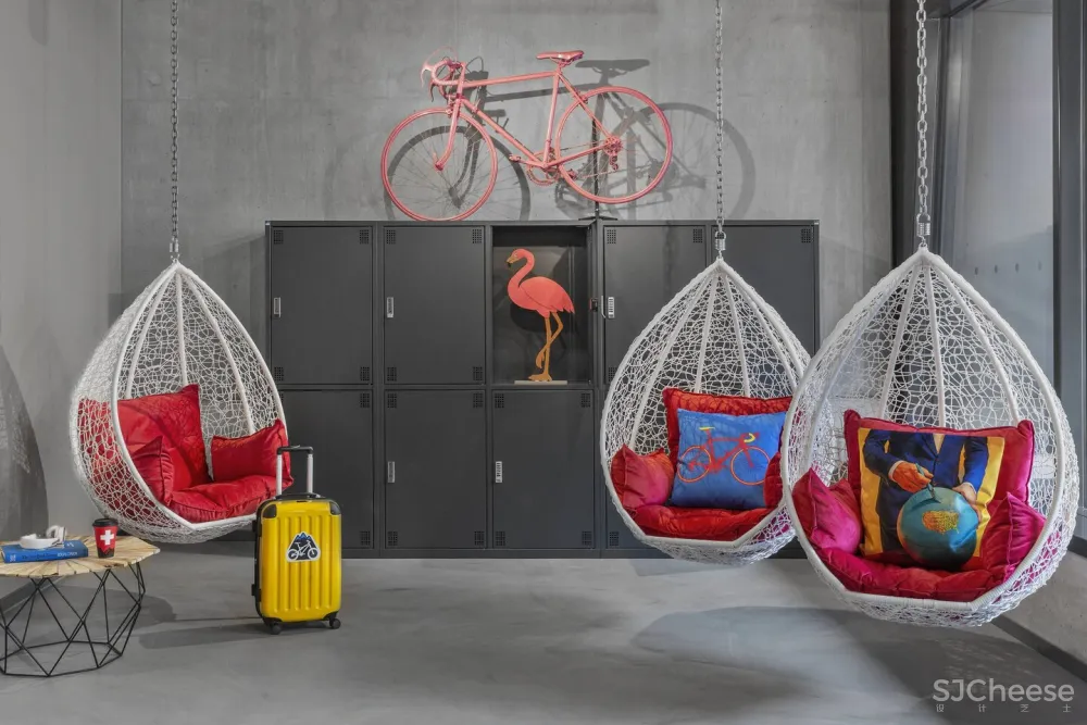 被称作「小W」的Moxy酒店,瑞士又开新店,外墙竟是预制模块,果然够潮