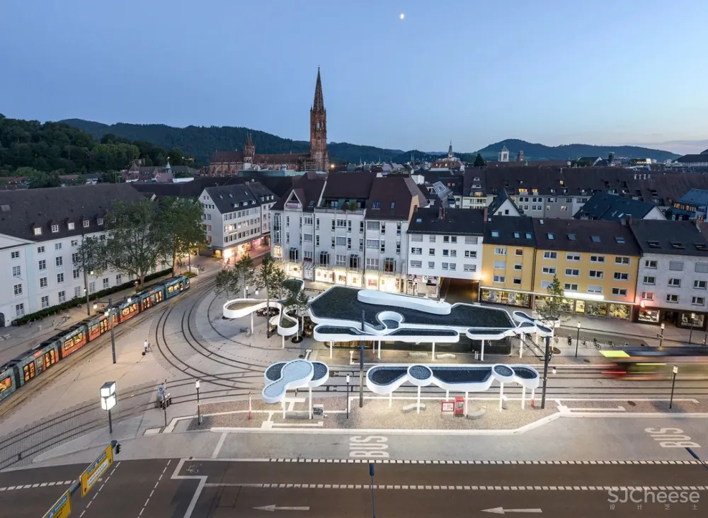 5300m² 农村超级豪宅,将家打造成生态游乐园,还自带足球场!