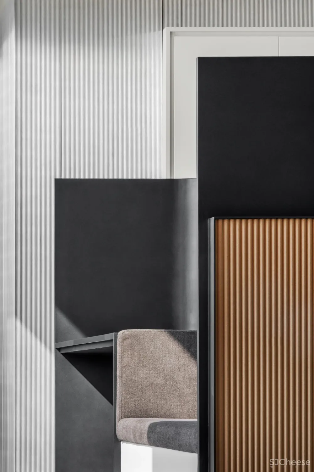 佳作 万境设计 × 凌笛OFFICE:极简办公空间的场所精神