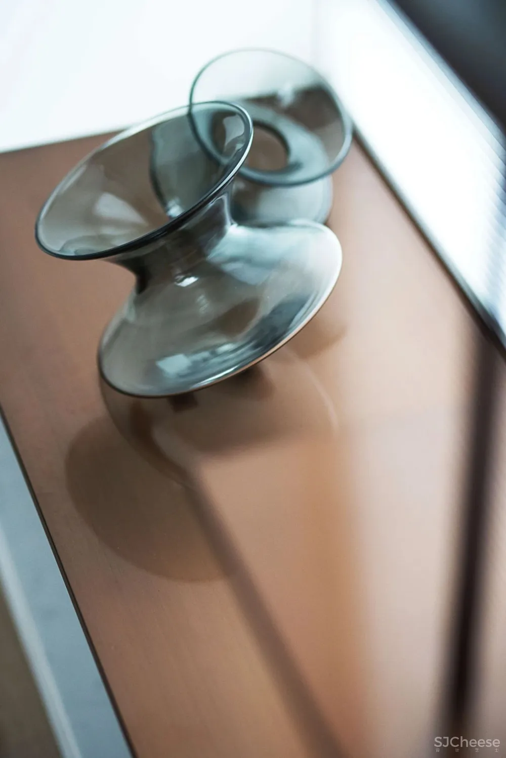 裸墙的自然肌理,归于至简的格调家居丨赫设计