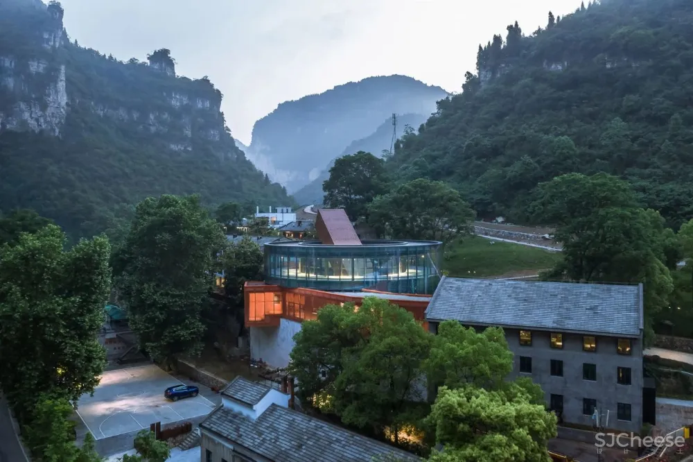 复兴峡谷间的废弃兵工厂,打造亲子游的好去处