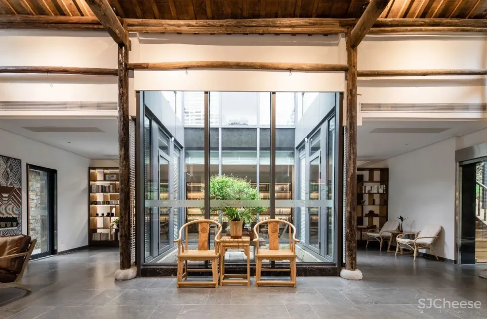 云里安凹：从14户普通民房到142亩精致山居，一座平凡村落的进化史