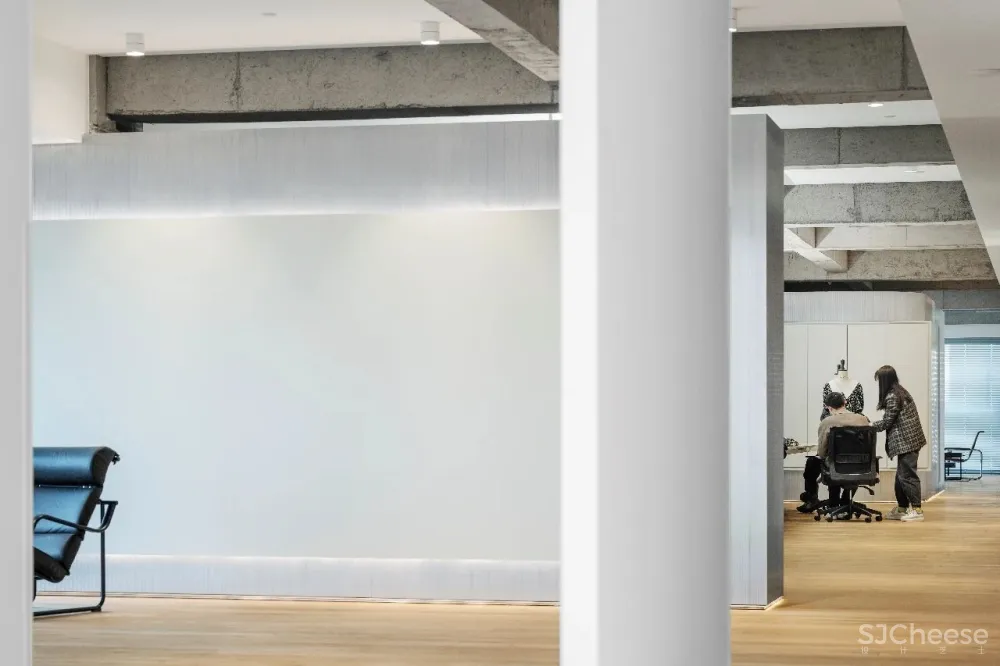 佳作 万境设计 × 凌笛OFFICE:极简办公空间的场所精神