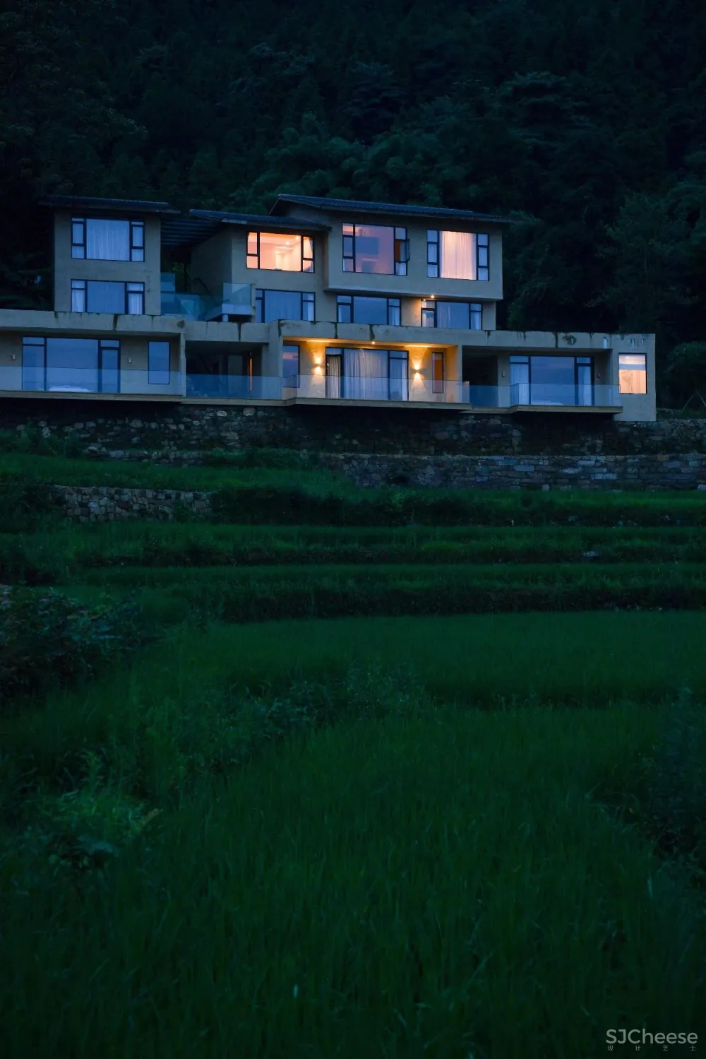 比清迈更清凉的同款田园生活!告别高温,不用防晒没有蚊虫,睡入云端的稻田之上!