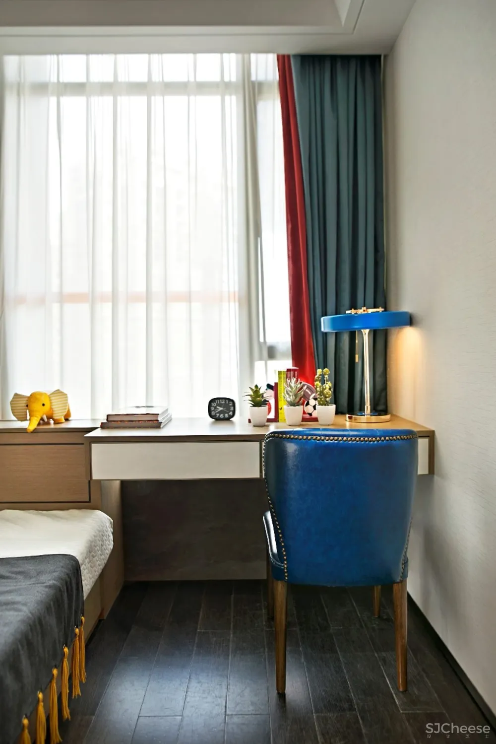 鸿荣源集团打造奢华与品位交融的宾利