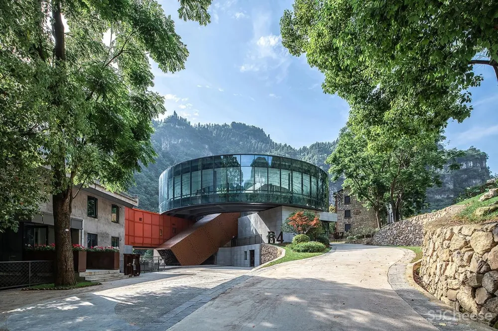 复兴峡谷间的废弃兵工厂,打造亲子游的好去处