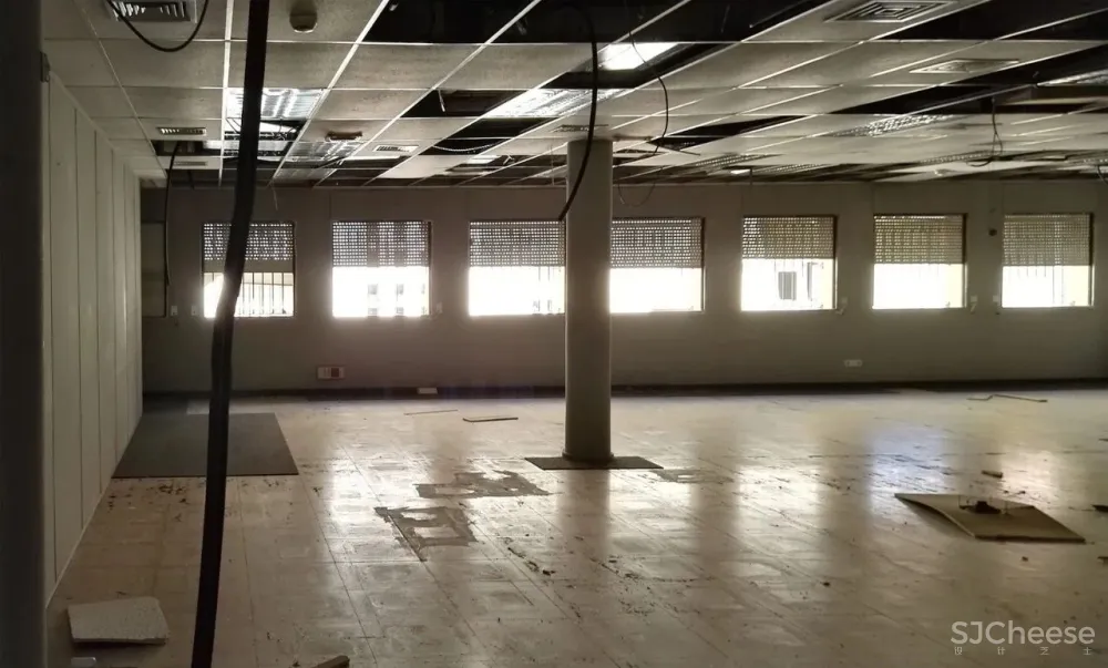 办公楼变身公寓楼,玻璃砖做的中庭,串连起空间之美!