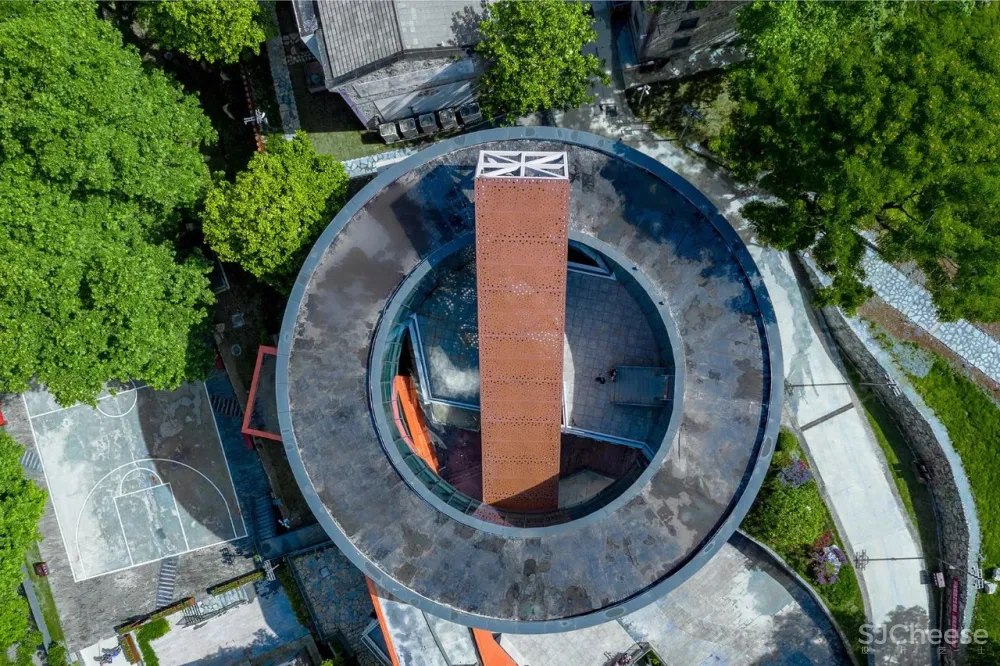 复兴峡谷间的废弃兵工厂,打造亲子游的好去处