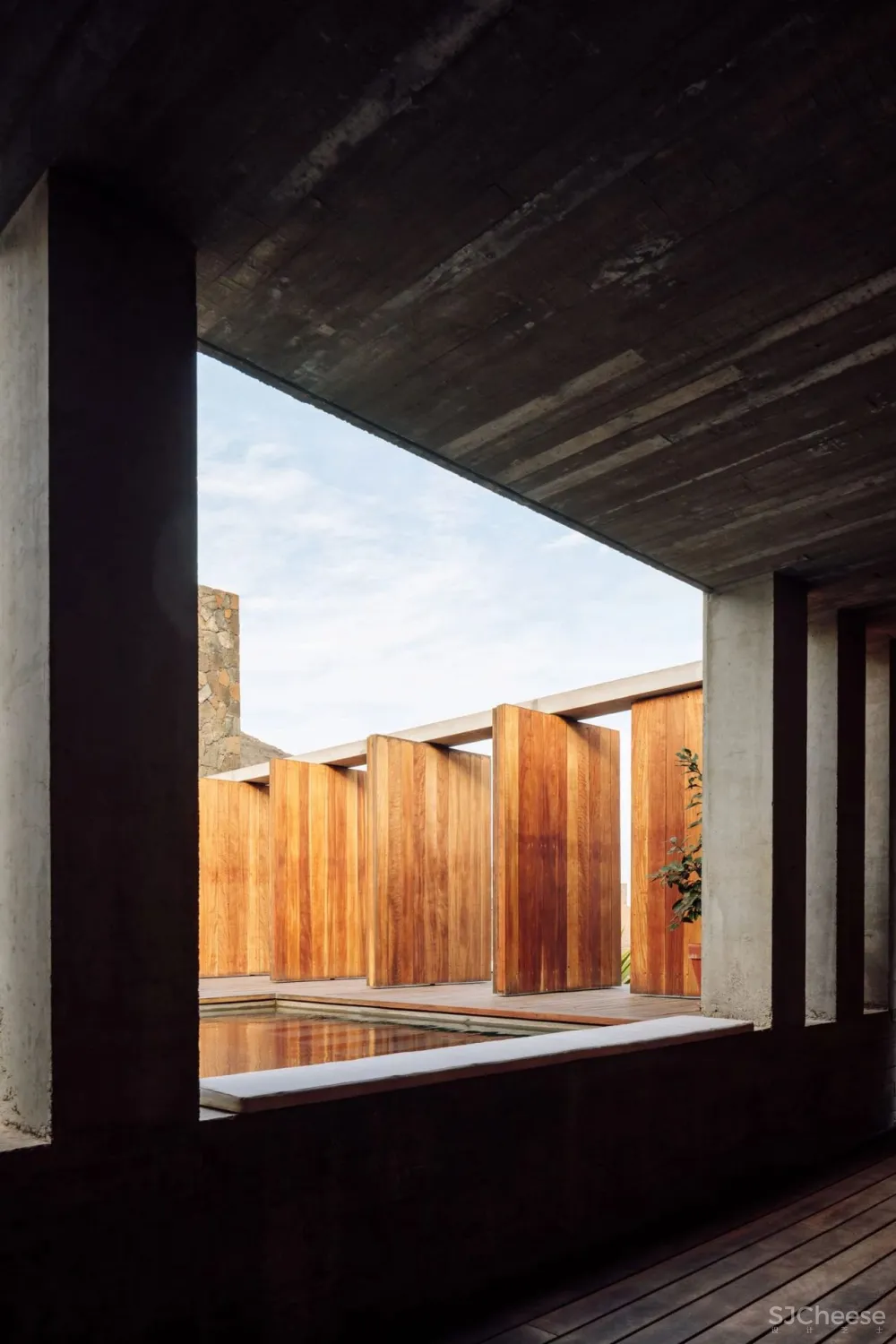 在火山底建造的“亲密”别墅；卫生间不装窗帘，根本不在乎路过的人！你敢住吗？【A963第2186期】