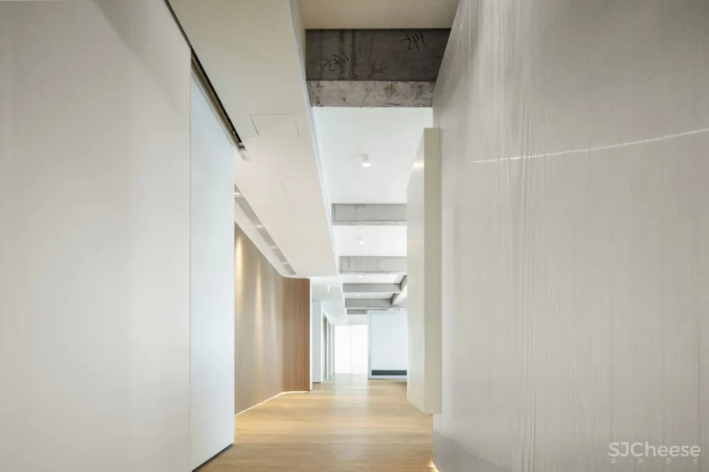 佳作 万境设计 × 凌笛OFFICE:极简办公空间的场所精神