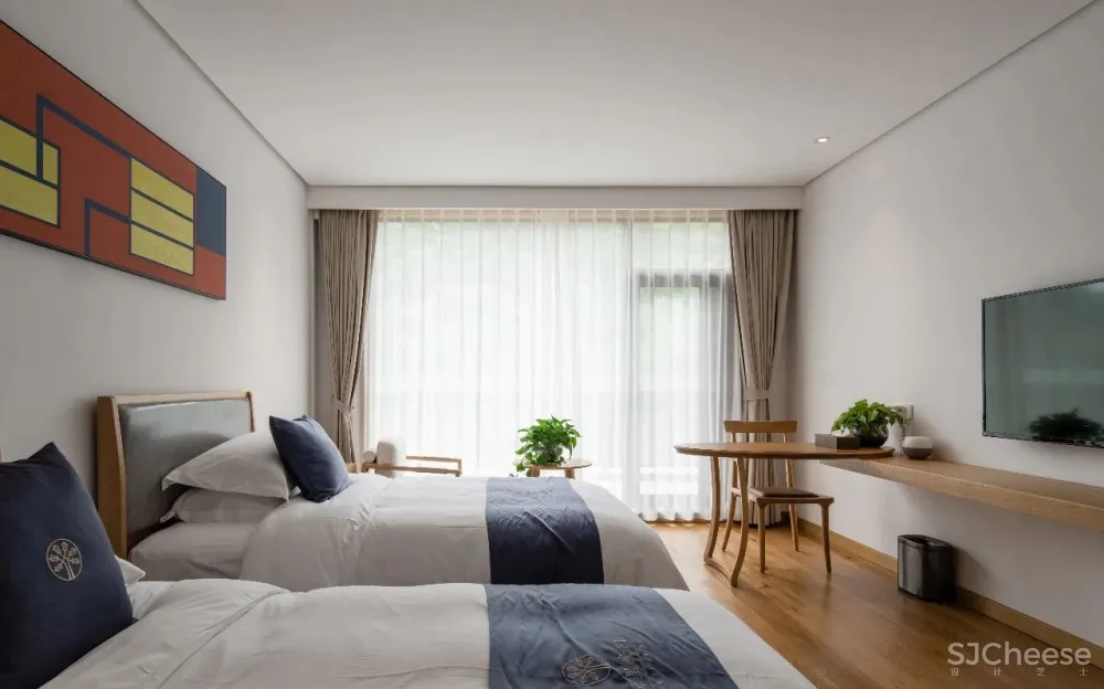 云里安凹：从14户普通民房到142亩精致山居，一座平凡村落的进化史