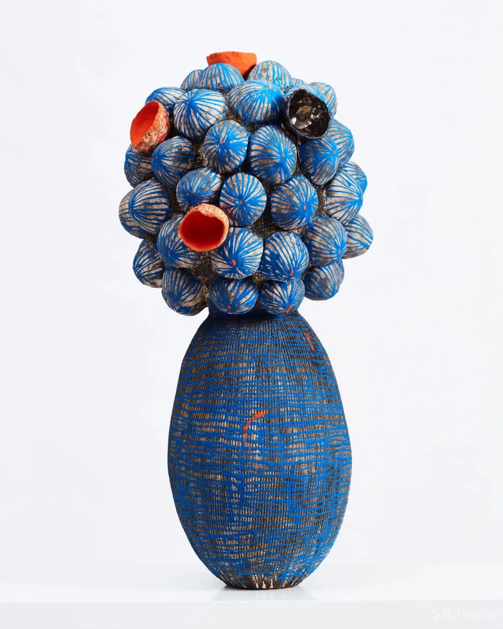 跨界狂人竟用茅草打造超级鸟巢住宅，这就是怪诞的野奢生活！