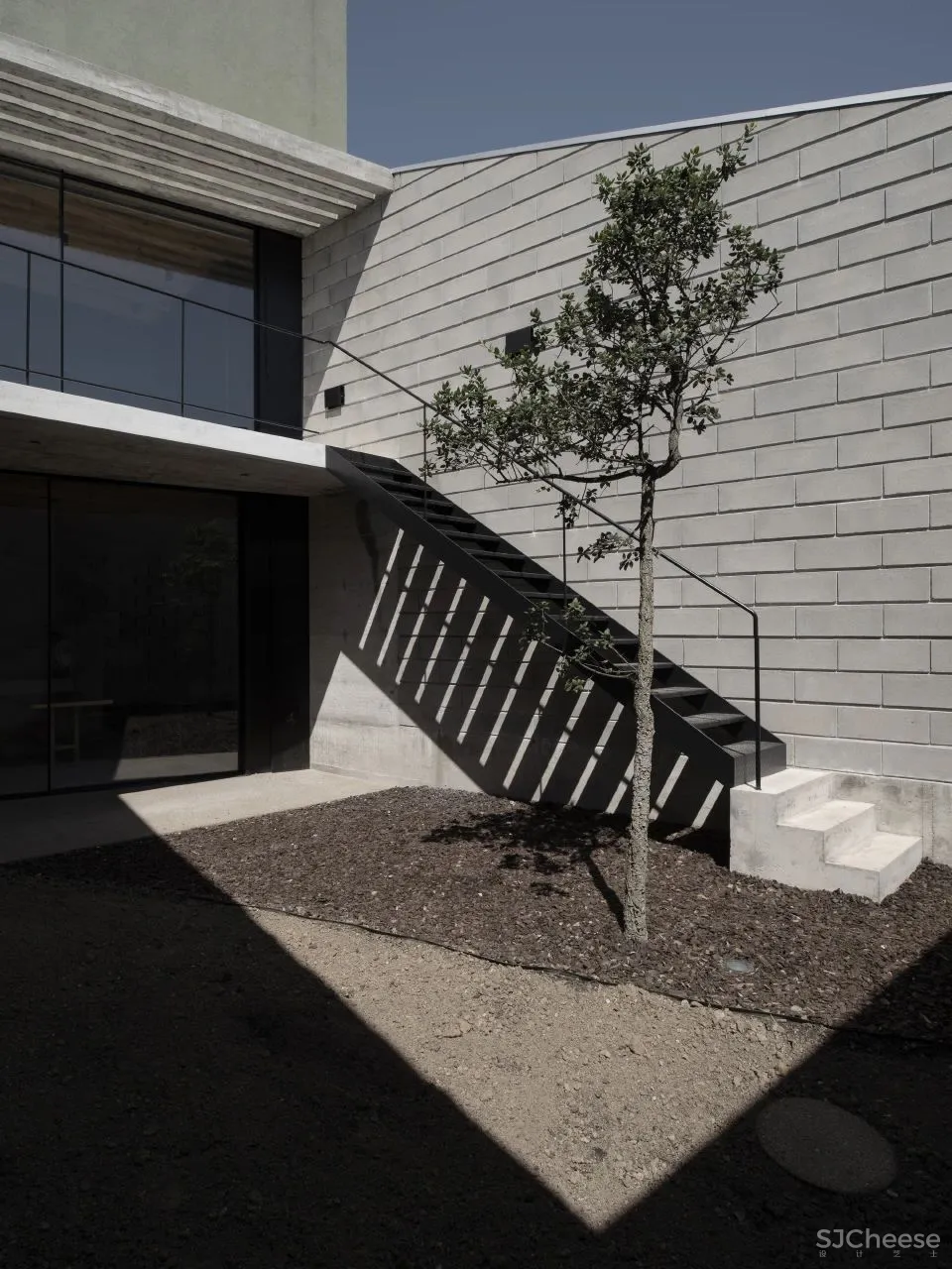 一个有生命力的居住容器 破碎之家 NPS Arquitectos