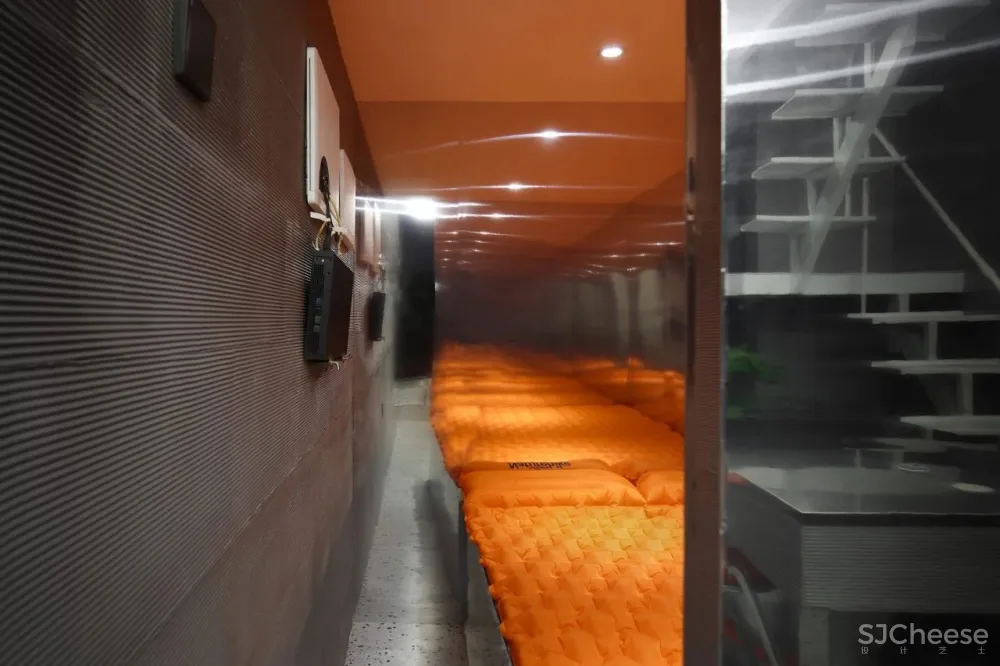 离宅半米 30平的工作室装12人,有植被还能办沙龙?