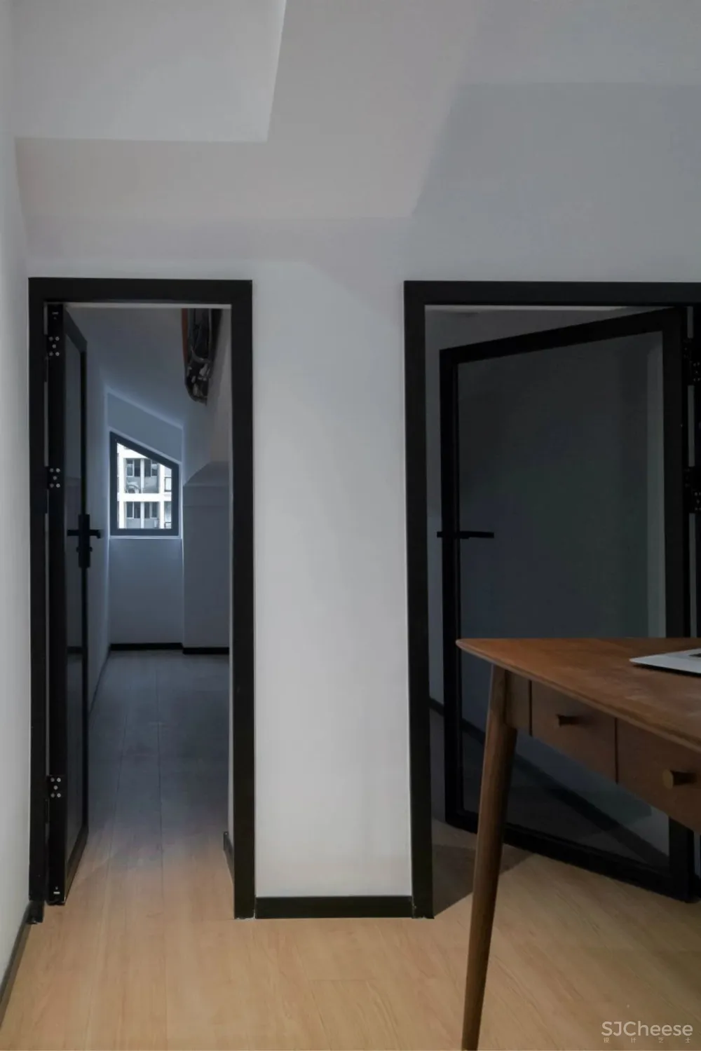 小夫妻买下105㎡奇葩阁楼，砸掉数面墙，“浪费空间”却让幸福暴增！