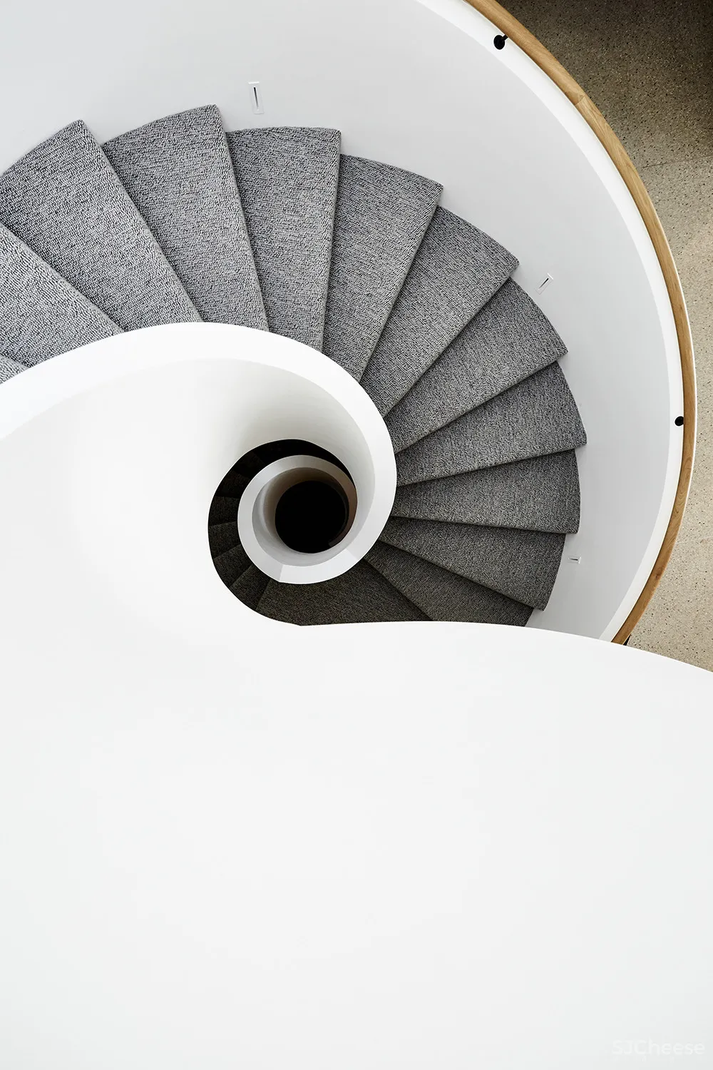 精致而富有细节的极简主义 Mckimm新作