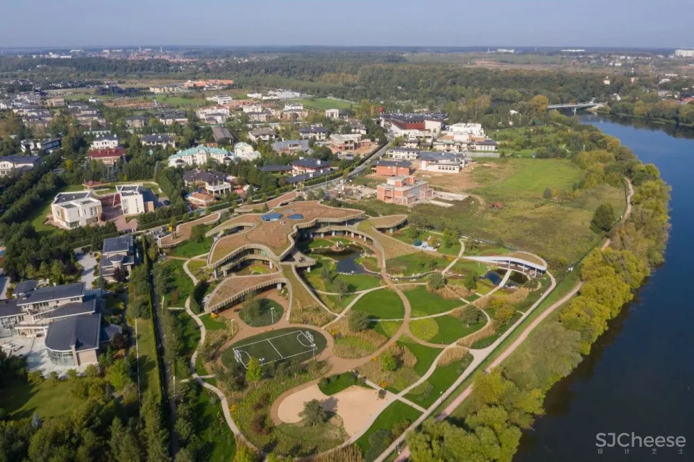 5300m² 农村超级豪宅,将家打造成生态游乐园,还自带足球场!