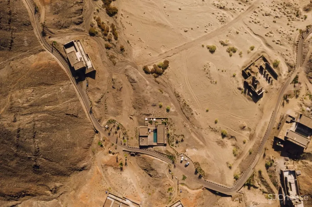 在火山底建造的“亲密”别墅；卫生间不装窗帘，根本不在乎路过的人！你敢住吗？【A963第2186期】