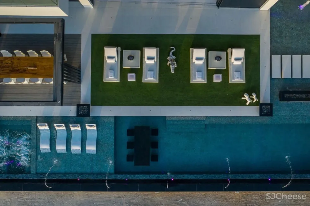 迪拜最昂贵的别墅，还送法拉利和劳斯莱斯！