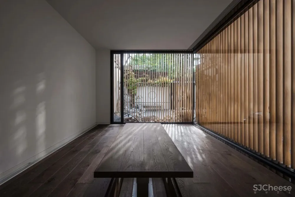 上海 100㎡ 小宅院,花 6 年建成,设计处处有亮点