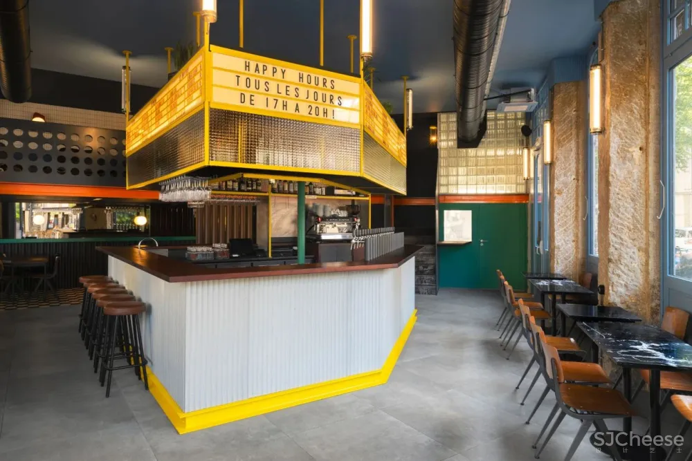 La Raffinerie Modernist Beer Bar in Lyon by Un Studio.