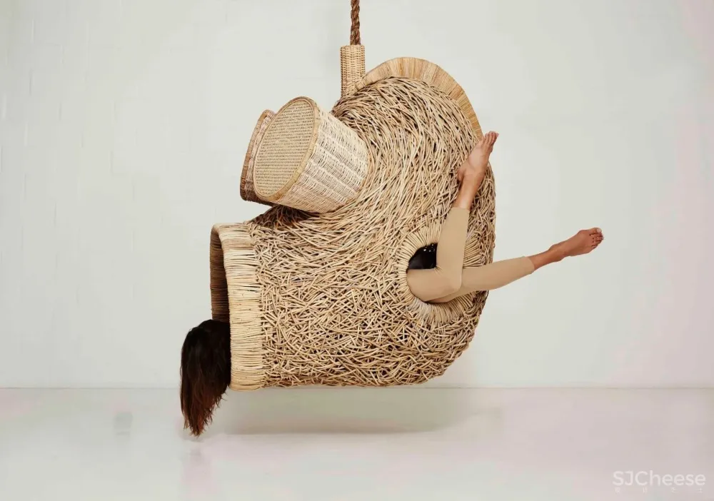 跨界狂人竟用茅草打造超级鸟巢住宅，这就是怪诞的野奢生活！