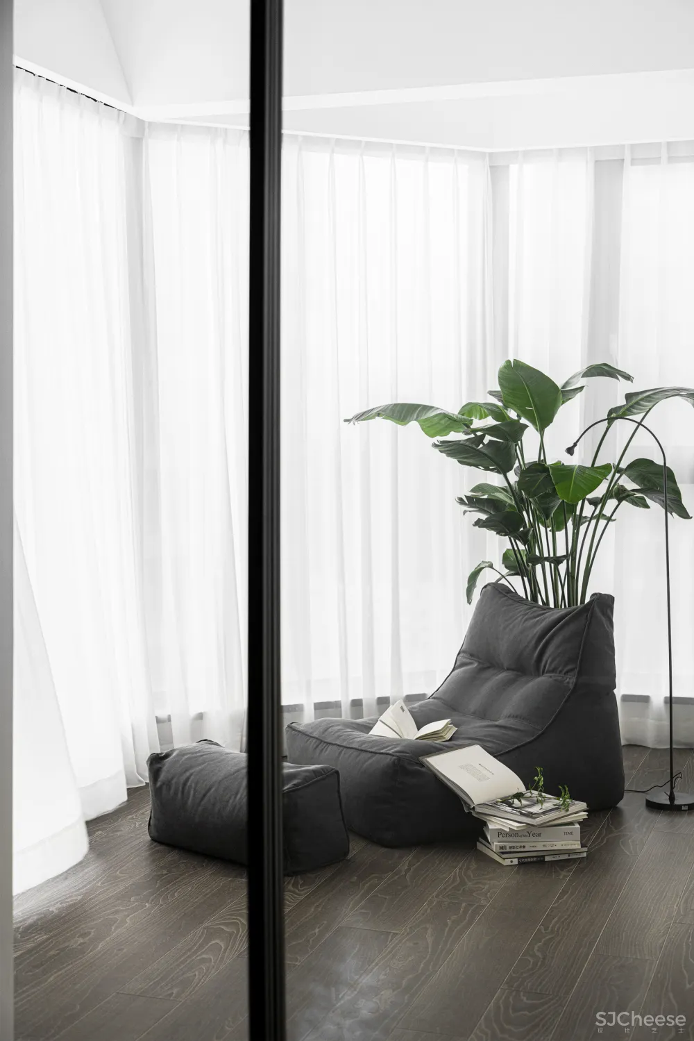 217㎡极简舒适家,纯粹即生活的平衡 缪茹