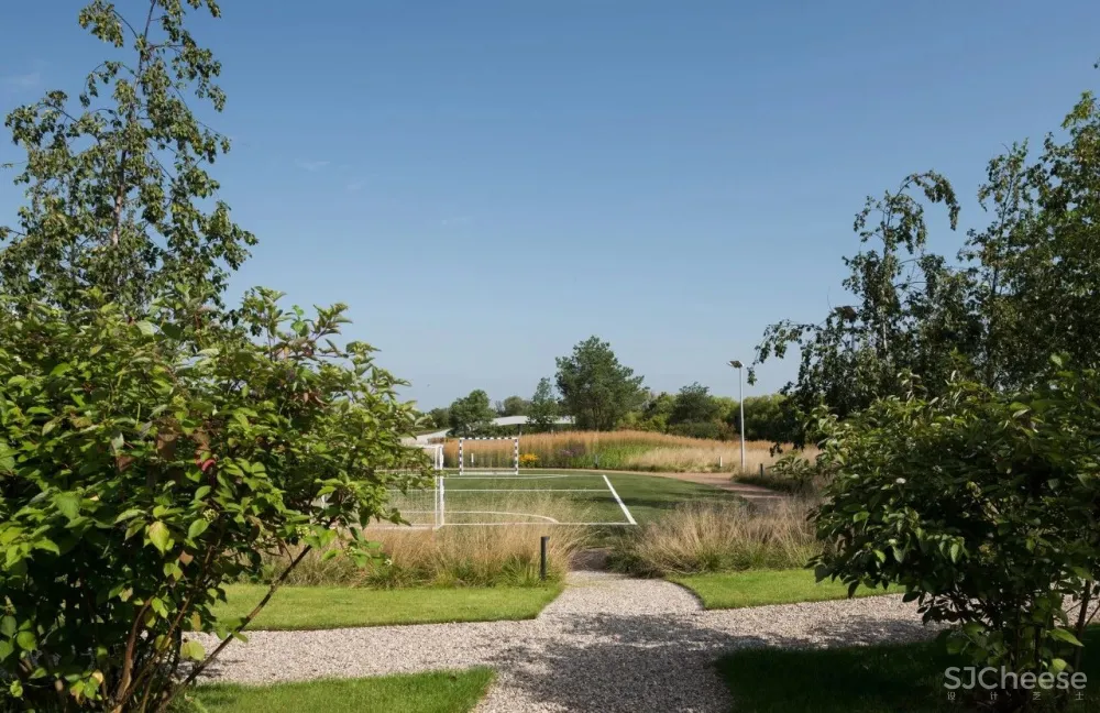 5300m² 农村超级豪宅,将家打造成生态游乐园,还自带足球场!