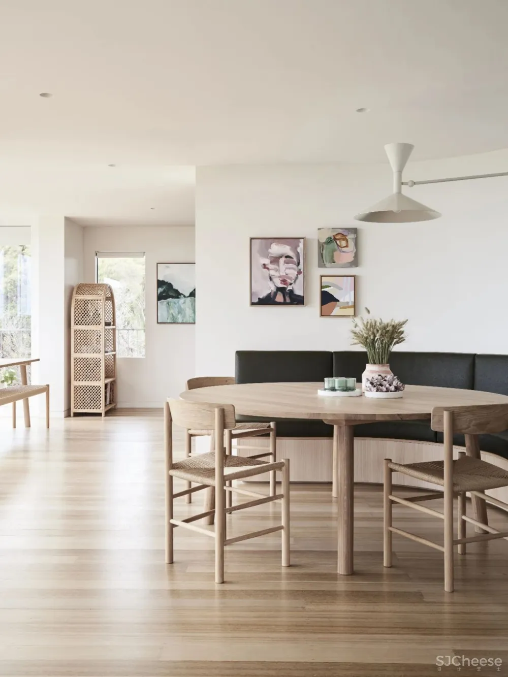 两居室简约住宅，原木家具加上藤编元素太好看了！