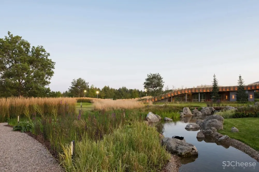 5300m² 农村超级豪宅,将家打造成生态游乐园,还自带足球场!