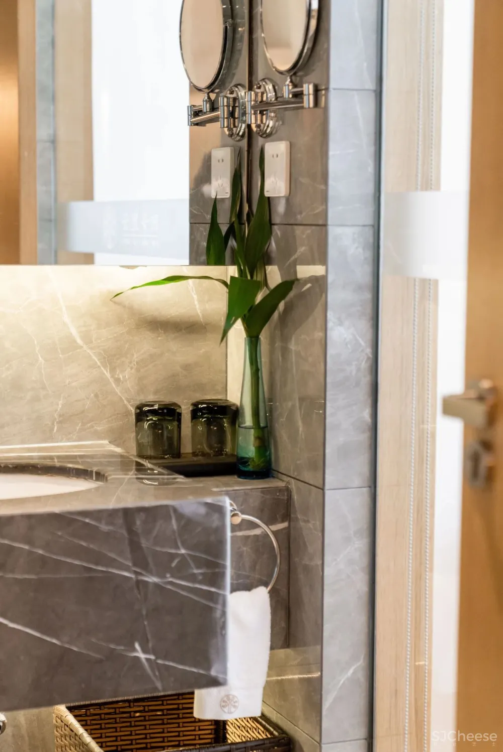 云里安凹：从14户普通民房到142亩精致山居，一座平凡村落的进化史