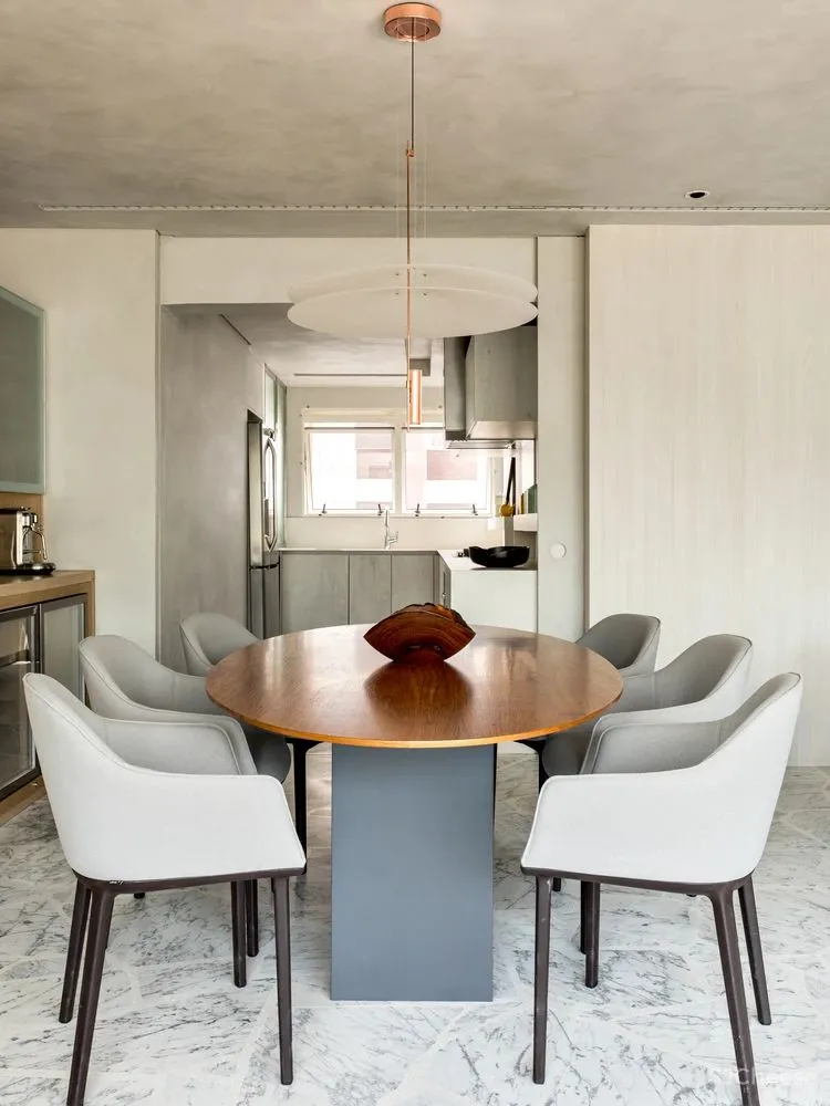 这对夫妇用165平米的家专门招待客人，只做一间卧室却有三间厕所！