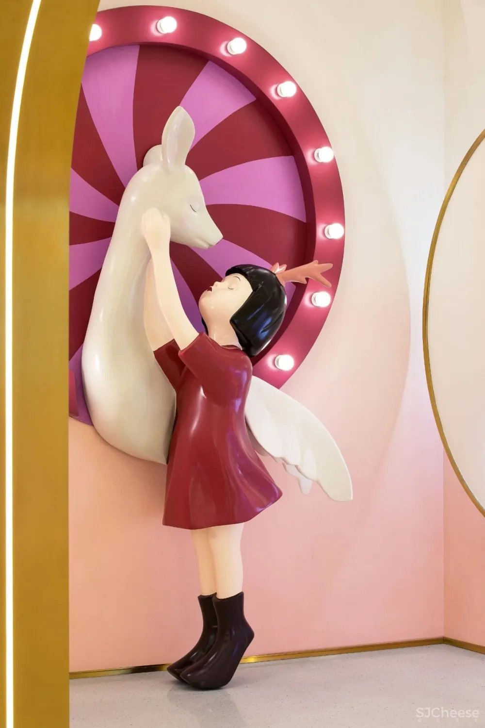 CLV赛拉维×旭辉:旋转的梦幻空间,唤回童心世界!