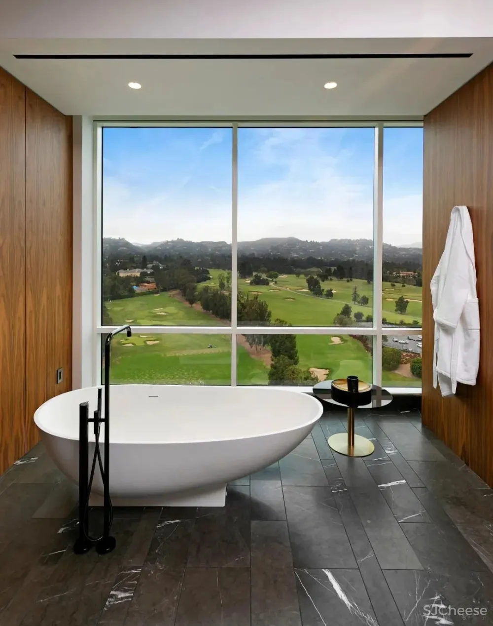 比北上广还便宜!140亿打造的大平层公寓楼,750㎡一套仅卖1800万起?