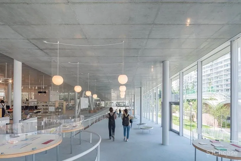 妹岛和世为母校设计的图书馆,用混凝土、玻璃构成的明净空间