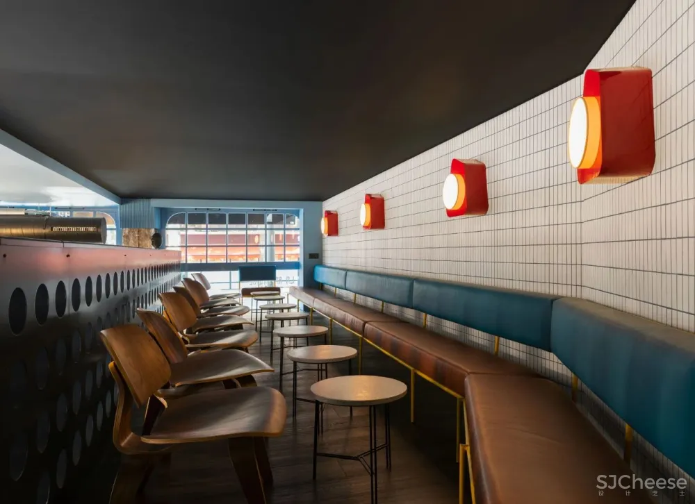 La Raffinerie Modernist Beer Bar in Lyon by Un Studio.