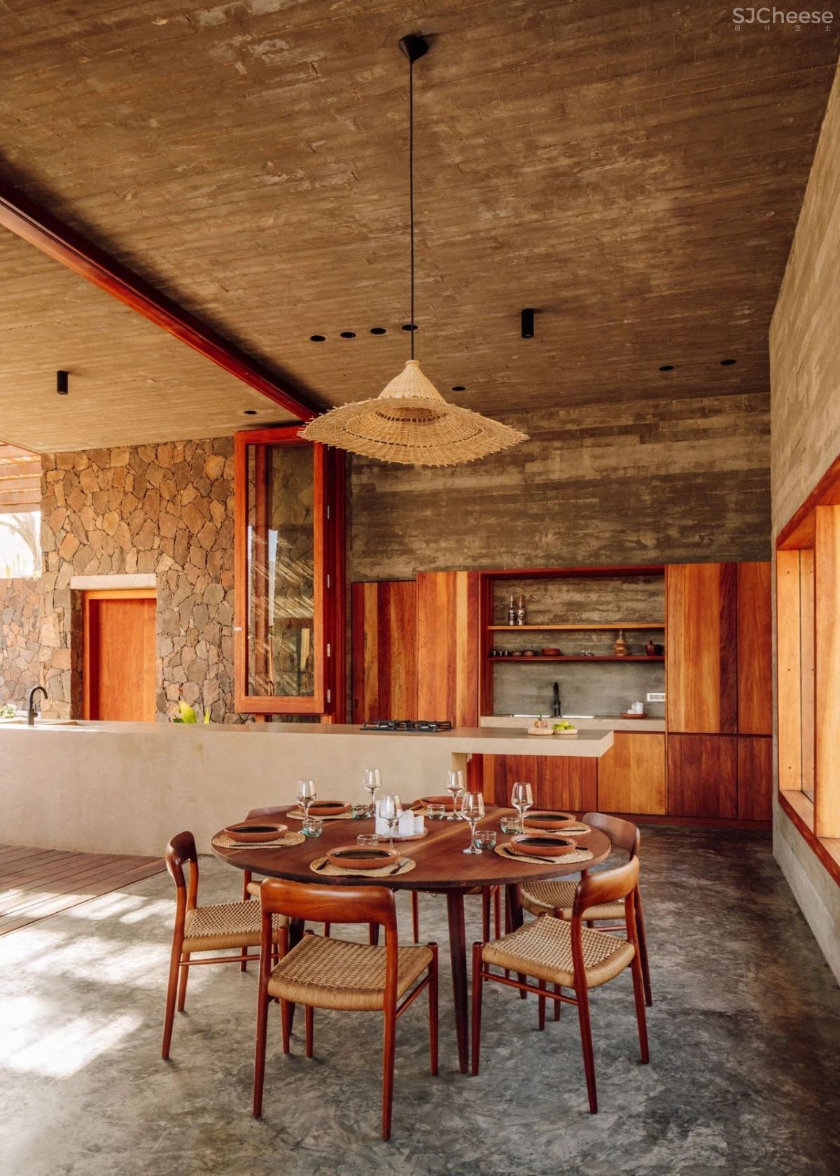 在火山底建造的“亲密”别墅；卫生间不装窗帘，根本不在乎路过的人！你敢住吗？【A963第2186期】